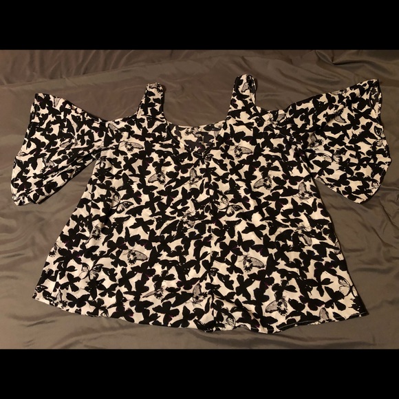 torrid Tops - Torrid Size 2(X) butterfly cold shoulder blouse torrid Tops - Torrid Size 2(X) butterfly cold shoulder blouse